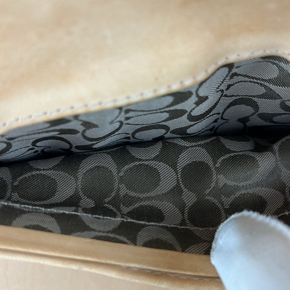 Coach Soho Nude Tan Large Leather Trifold Wallet Silver Buckle w/Checkbook Cover - Picture 10 of 13